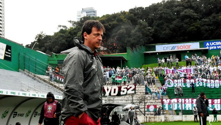Fernando Diniz é expulso após apito final e está suspenso no Fluminense