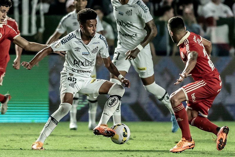 CBF define arbitragem para Santos x Internacional; confira