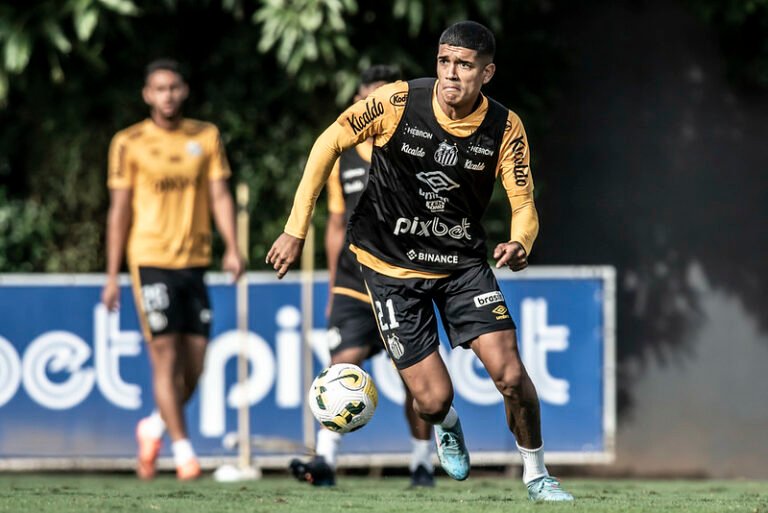 De contrato renovado, Lucas Barbosa garante: “entrega não vai faltar”, saiba mais