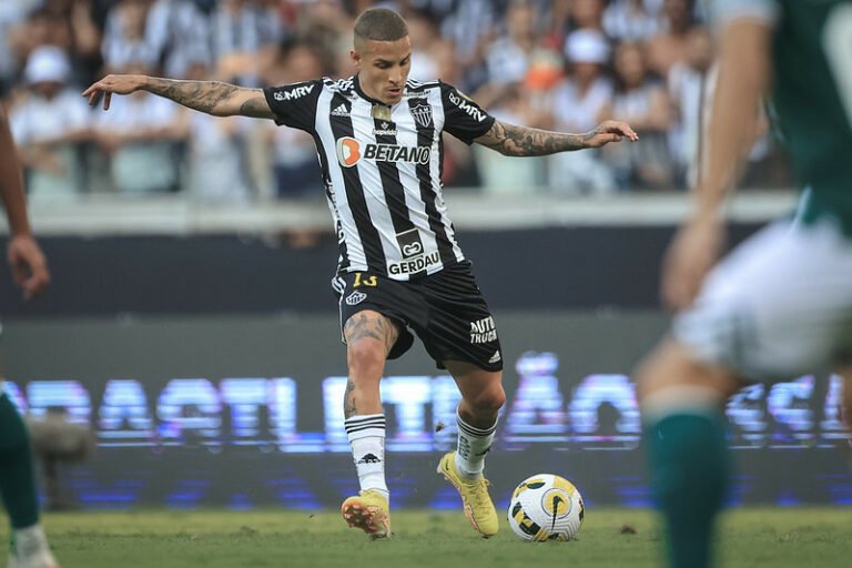 Rodrigo Lasmar, médico do Atlético-MG e da Seleção Brasileira, fala sobre lesão de Arana