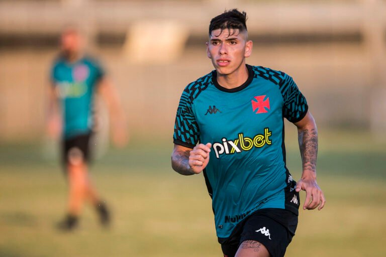 Palacios, do Vasco, não descarta busca por um novo clube e avalia sua passagem no futebol brasileiro