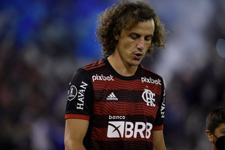 David Luiz comemora retorno após hepatite, mas prega cautela após goleada do Flamengo