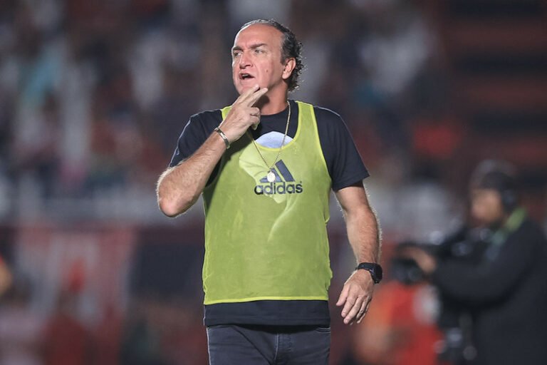 Cuca pode não comandar o Atlético-MG em 2023, afirma jornalista