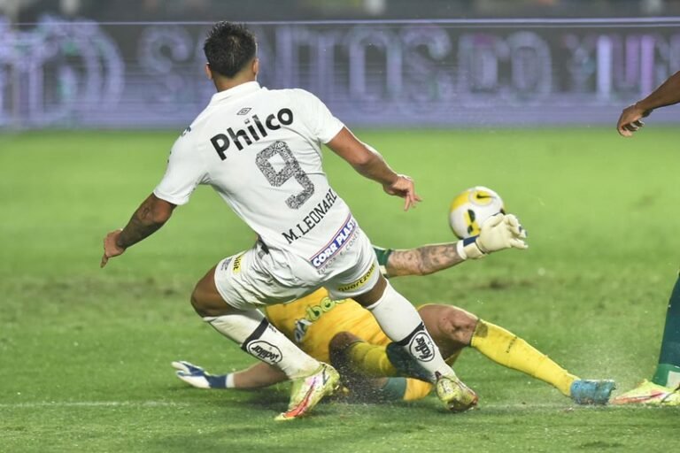 Marcos Leonardo lamenta a derrota: “Martelamos desde o primeiro minuto”