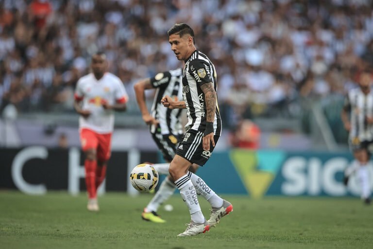 Matías Zaracho sente dores na coxa direita e pode ser mais um desfalque alvinegro