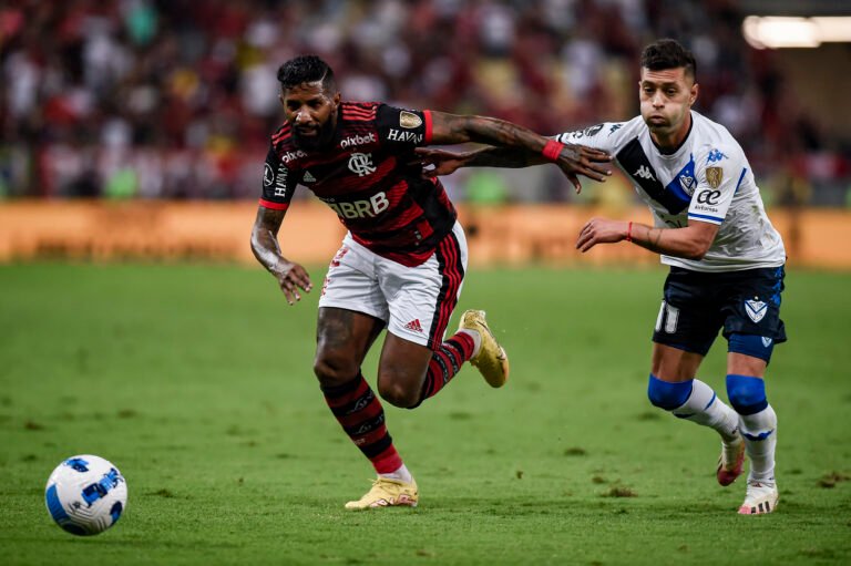 Braz alfineta empresário de Rodinei e comenta sobre renovação com Flamengo