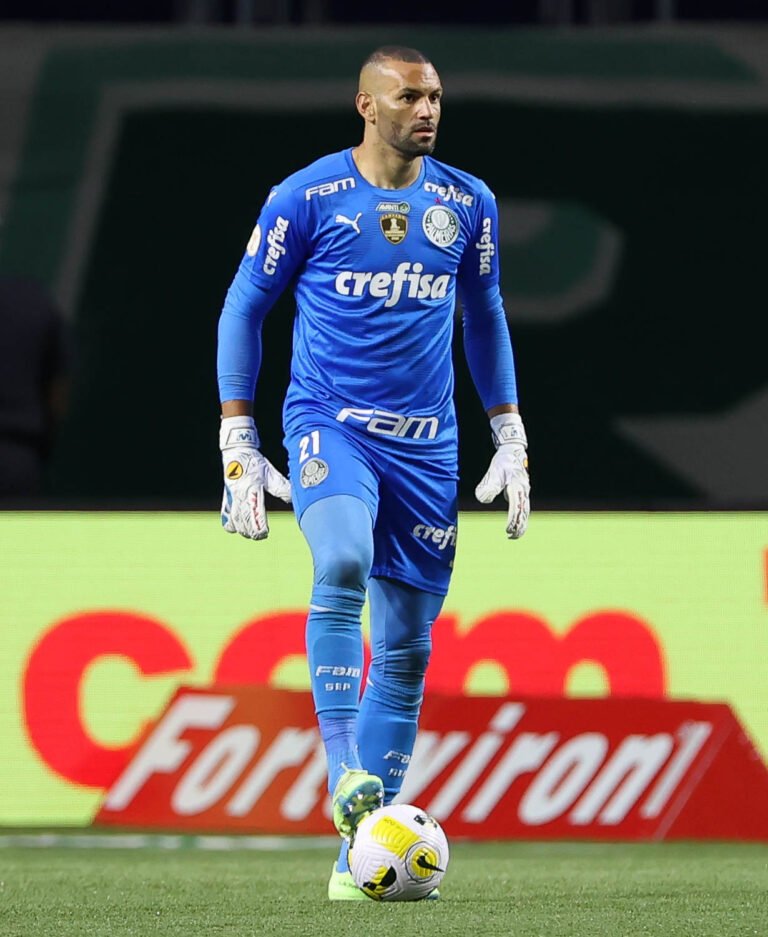 Palmeiras parabeniza Weverton pelos 35 anos