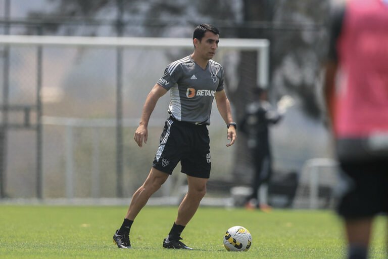 Junior Alonso sai em defesa de Zaracho