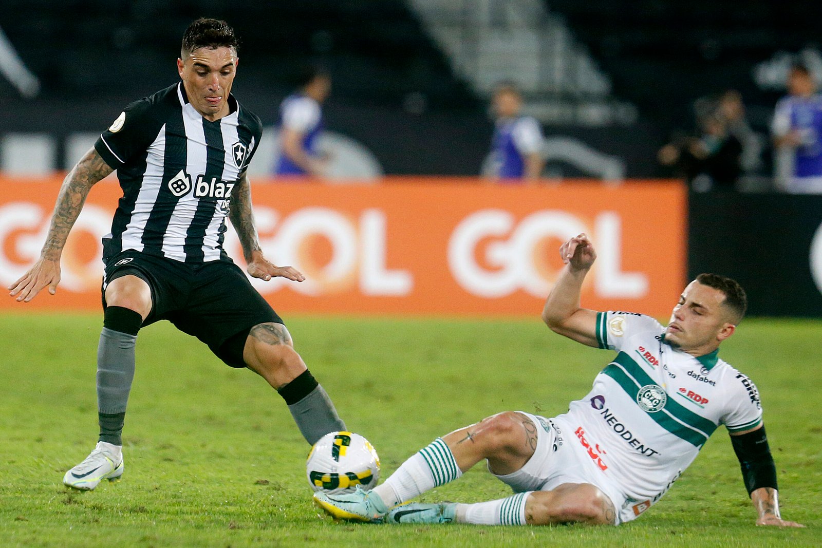 Saravia se diz tranquilo sobre renovação no Botafogo