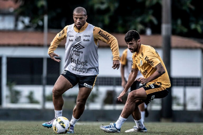 Em sua estreia, Orlando Ribeiro tem dúvidas no meio, veja escalação