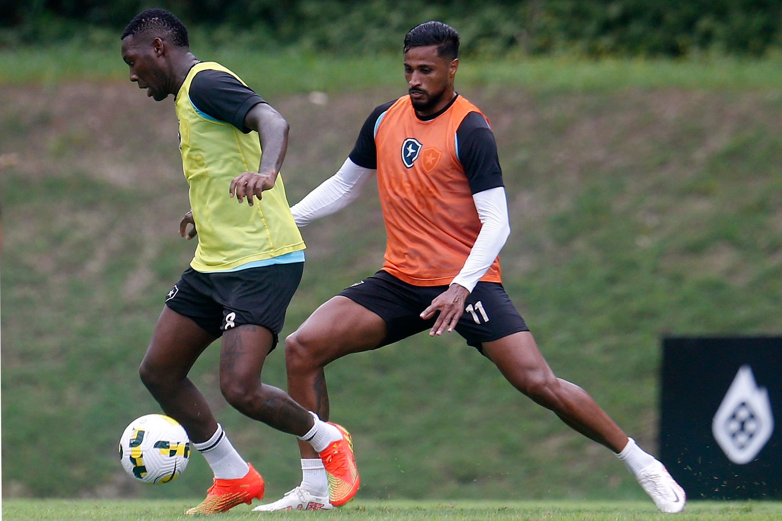 Lesionados no Botafogo voltam a treinar com o elenco; veja