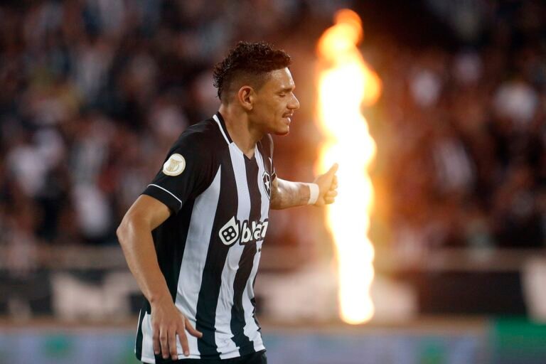 “Tiquinho está no top-5 centroavantes do Brasil”, diz Guto Ferreira, técnico do Coritiba