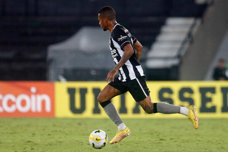 Botafogo terá importante desfalque contra o Fluminense