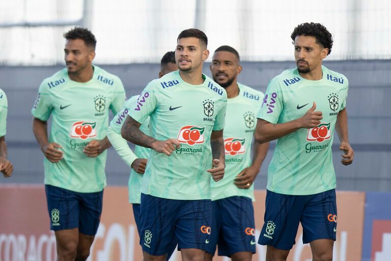 Bruno Guimarães se lesiona e deixa a Seleção Brasileira para tratamento na Inglaterra