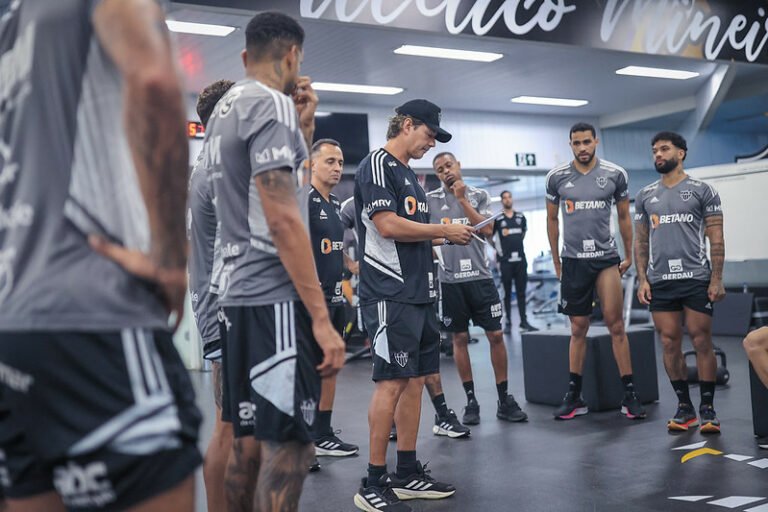 Atlético-MG marca reunião com jogadores, treinador e investidores, para cobrar melhores resultados