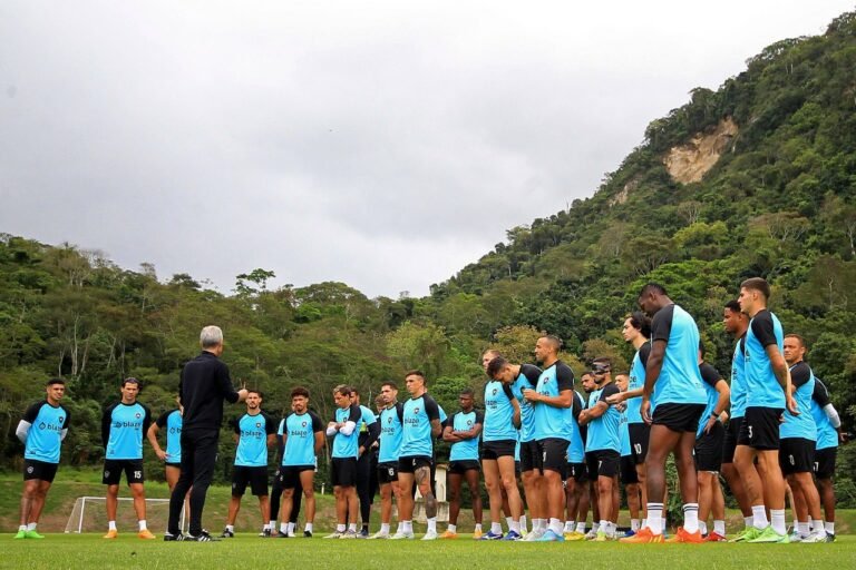 Com ausência e novidades, Botafogo divulga lista de relacionados para o confronto contra o Goiás; veja