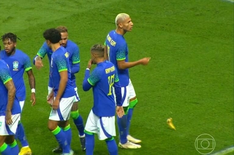 Richarlison sofre racismo em partida da Seleção Brasileira