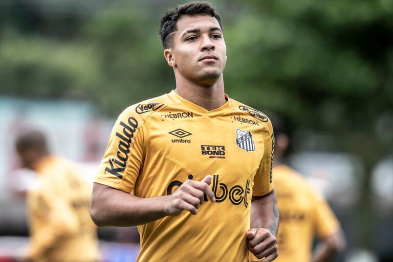 Marcos Leonardo sonha com vaga na Libertadores, mas cobra desempenho: “Precisamos voltar a vencer”