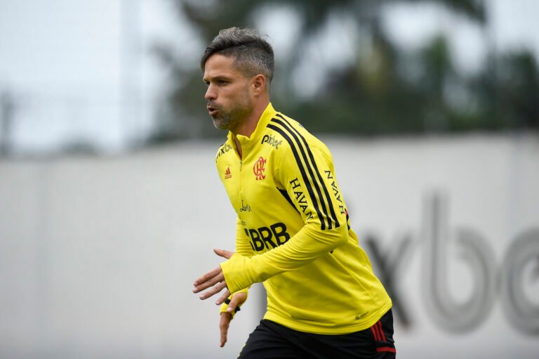 Diego Ribas revela procura do Santos para repatriá-lo, mas indica aposentadoria