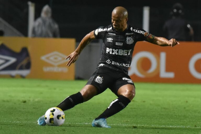 Sánchez pede Santos forte fora de casa por vaga na Libertadores: “Jogar da mesma maneira que na Vila”