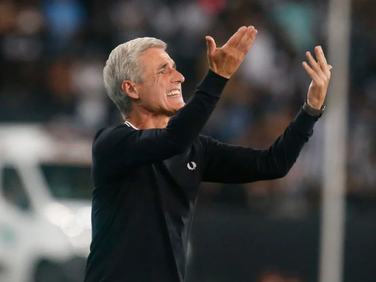 Luís Castro fala sobre John Textor e confiança no norte-americano