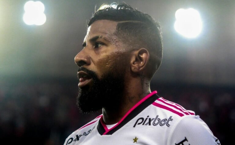 Atlético-MG envia proposta para Rodinei, do Flamengo