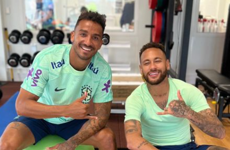 Ex-dupla no Santos, Neymar posta foto com Danilo na Seleção: “Meninos da Vila cresceram”