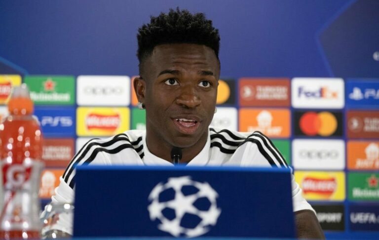 Vinícius Junior fala sobre inspiração em Benzema e críticas sofridas no Real Madrid