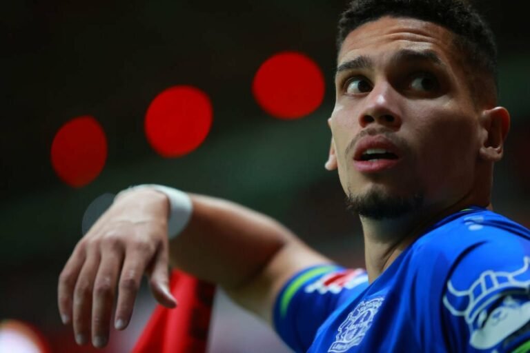 Paulinho começa a seguir Hulk e Atlético-MG nas redes sociais e pode ser indícios de seu futuro