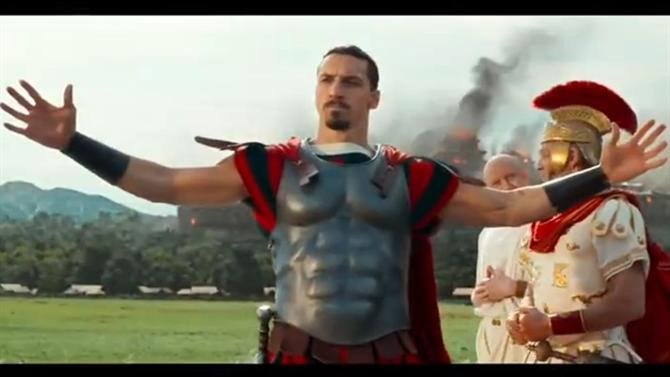 Do campo para as telonas: Ibrahimovic anuncia participação especial em filme