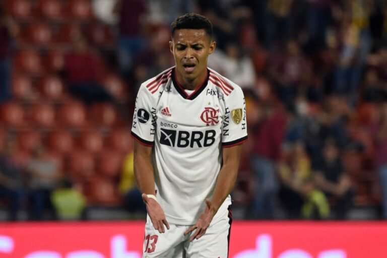 Flamengo se aproxima de vender Lázaro ao Almería, da Espanha