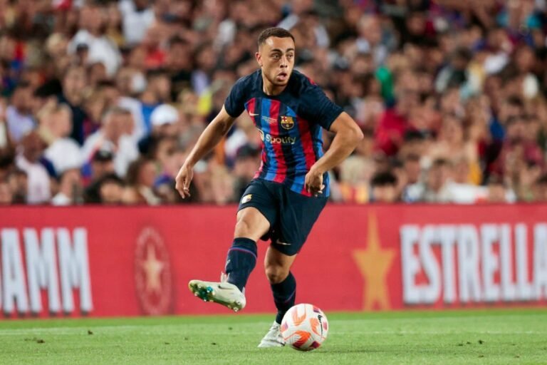 Milan acerta a contratação de Sergino Dest