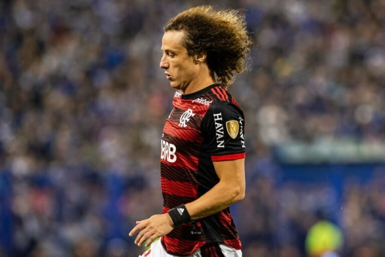 David Luiz se declara ao Flamengo e minimiza rumor sobre ser corintiano