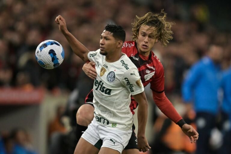 Palmeiras e Corinthians divergem no número de clássicos