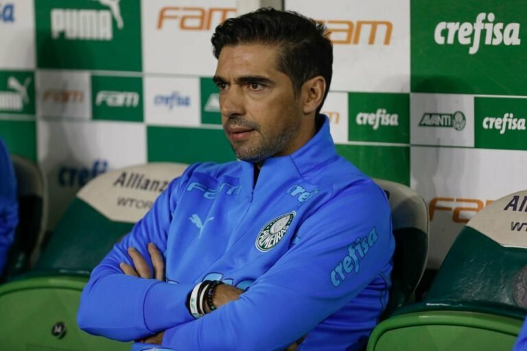 Abel Ferreira foi procurado por sete clubes e decidiu ficar no Palmeiras