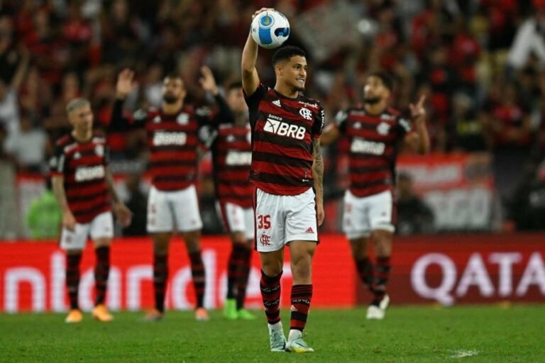 Flamengo e João Gomes vivem impasse por renovação