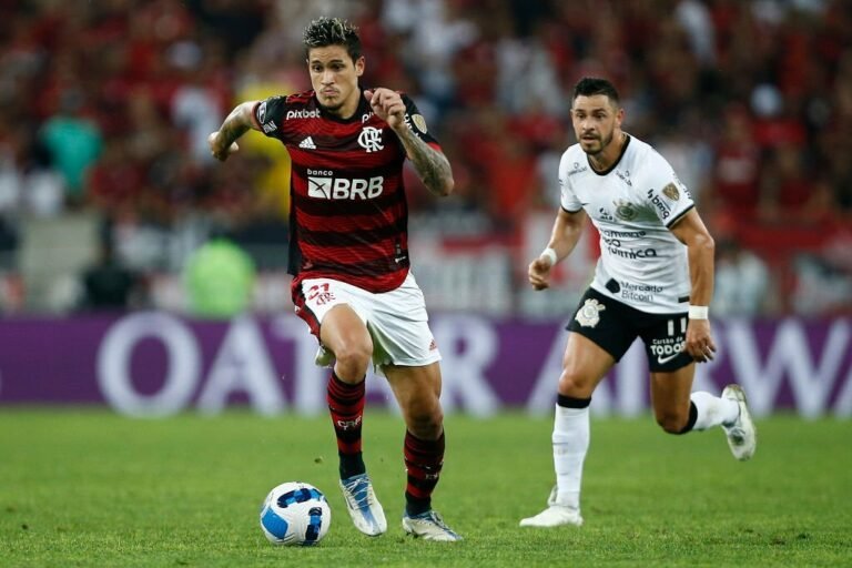 Pedro não vê favorito na final entre Corinthians e Flamengo: “Duas grandes equipes”
