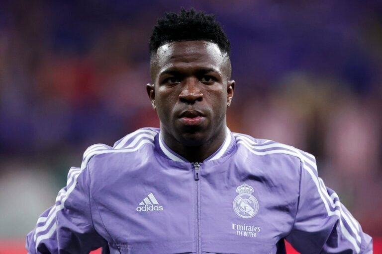 Polícia espanhola identifica cinco torcedores que cometeram racismo contra Vini Jr.