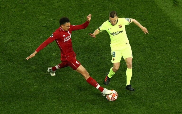 Barcelona e Liverpool negociam troca de jogadores