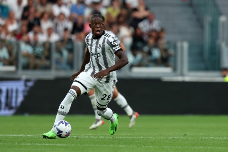 Chelsea inicia conversas para contratar volante da Juventus