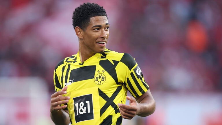 Cinco clubes disputam a contratação de Jude Bellingham, do Borussia Dortmund diz jornalista