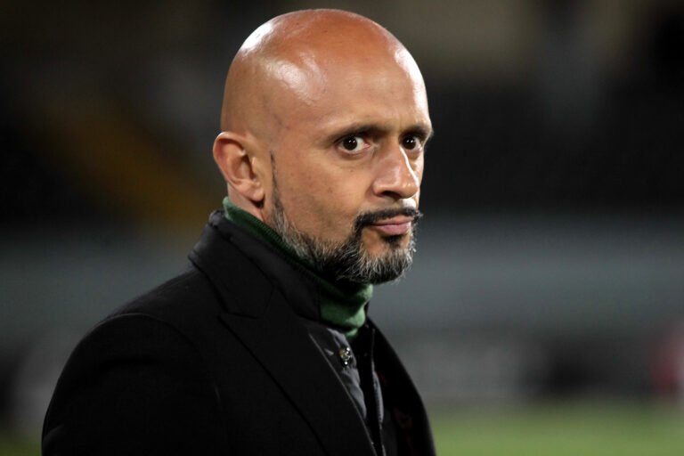 Santos avalia contratação de treinador português