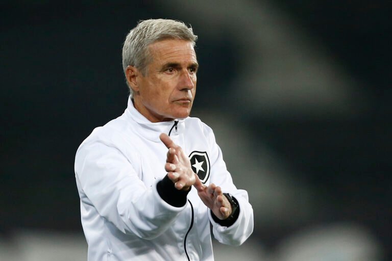 Luís Castro: ‘É muito mais difícil defender do que atacar’