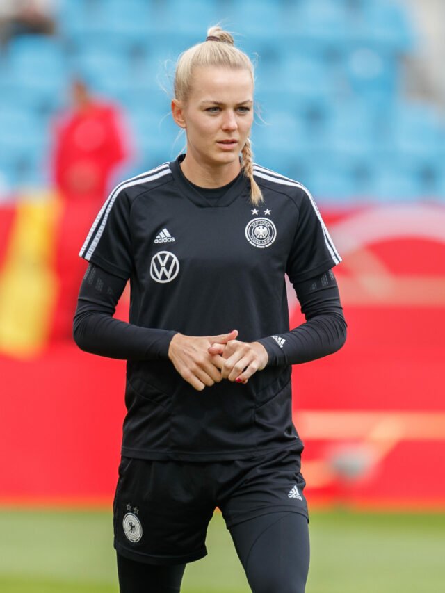 2021-09-21_Fussball,_Frauen,_Länderspiel,_Deutschland_-_Serbien_1DX_4713_by_Stepro