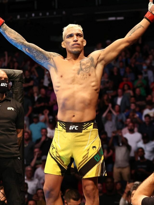 e-campeao-charles-do-bronx-faz-historia-e-nocauteia-chandler-no-ufc-262-1621162845833_v2_4x3