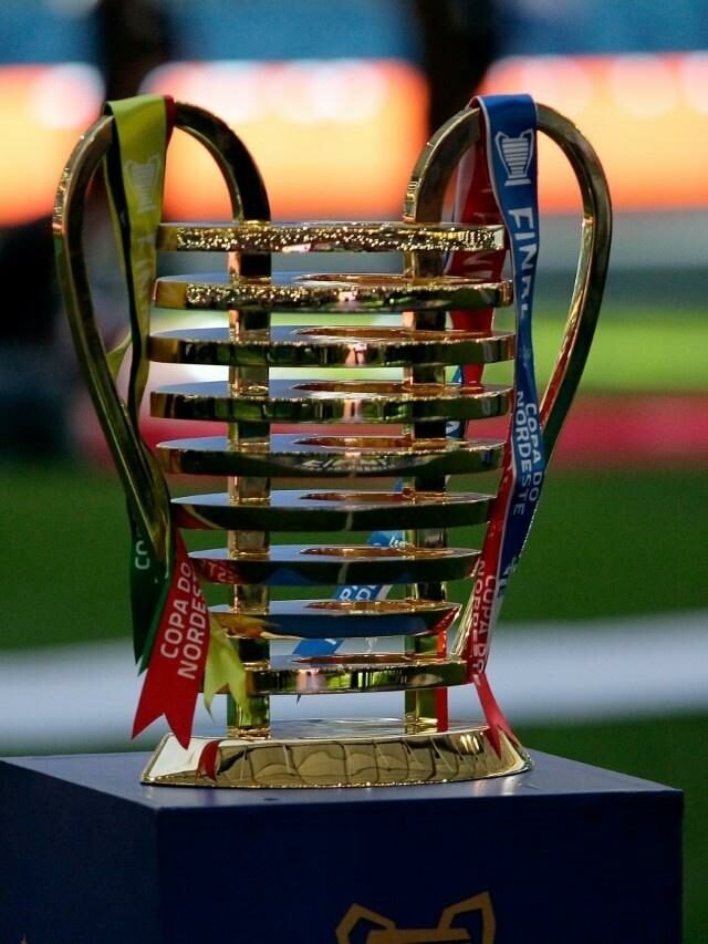 taca-da-copa-do-nordeste-disputada-por-ceara-e-bahia-neste-ano-1619472832562_v2_1280x853
