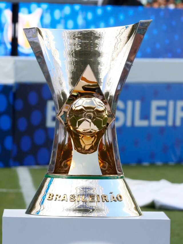 trofeu-do-campeonato-brasileiro-e-exibido-na-partida-entre-palmeiras-e-vasco-1562963269810_v2_1x1