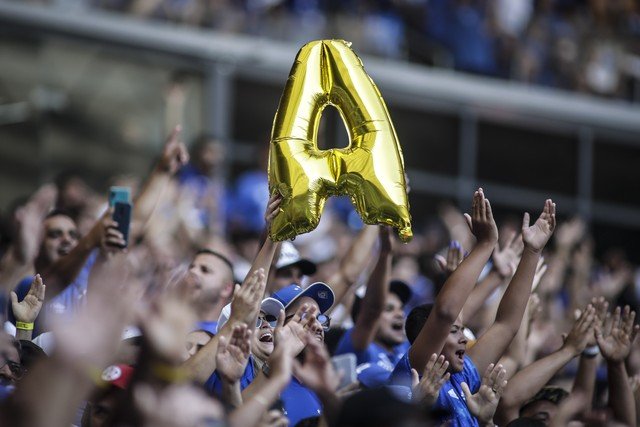 Cruzeiro recupera crescimento em sócios e chega perto de meta por recorde de arrecadação no Brasil