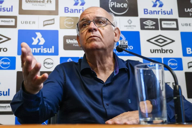“Pênalti absolutamente claro”, Romildo Bolzan reclama de arbitragem em Sampaio Corrêa x Grêmio