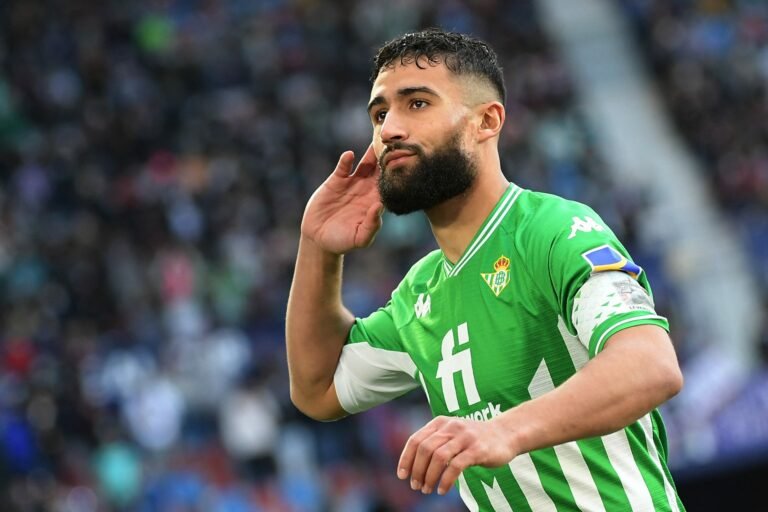 Barcelona encaminha contratação de Nabil Fekir